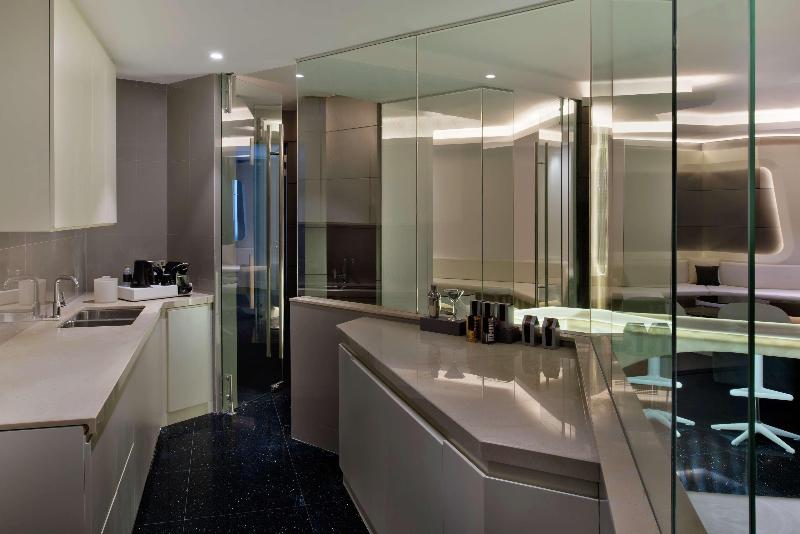 V Hotel Dubai, Curio Collection by Hilton - Oda
