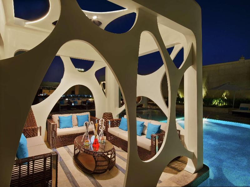 V Hotel Dubai, Curio Collection by Hilton - Havuz