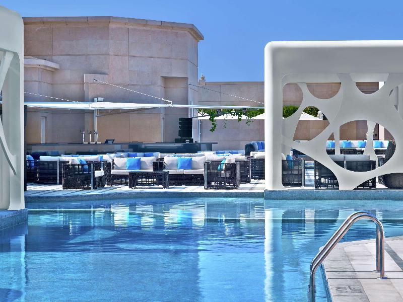 V Hotel Dubai, Curio Collection by Hilton - Havuz