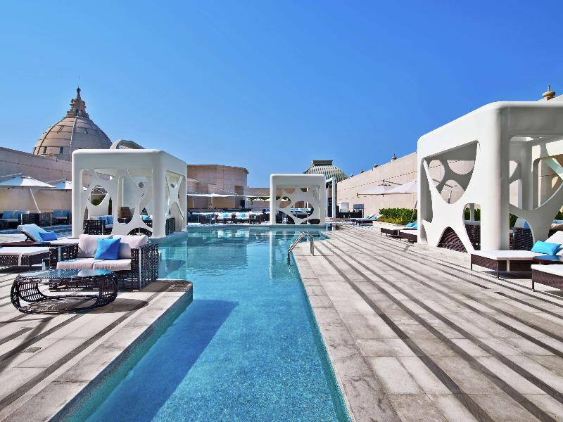 V Hotel Dubai, Curio Collection by Hilton - Havuz