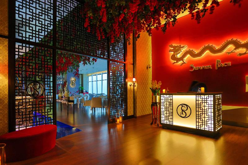V Hotel Dubai, Curio Collection by Hilton - Restoran