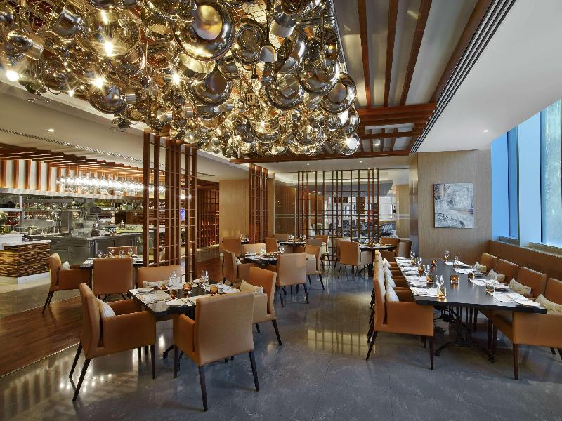 V Hotel Dubai, Curio Collection by Hilton - Restoran