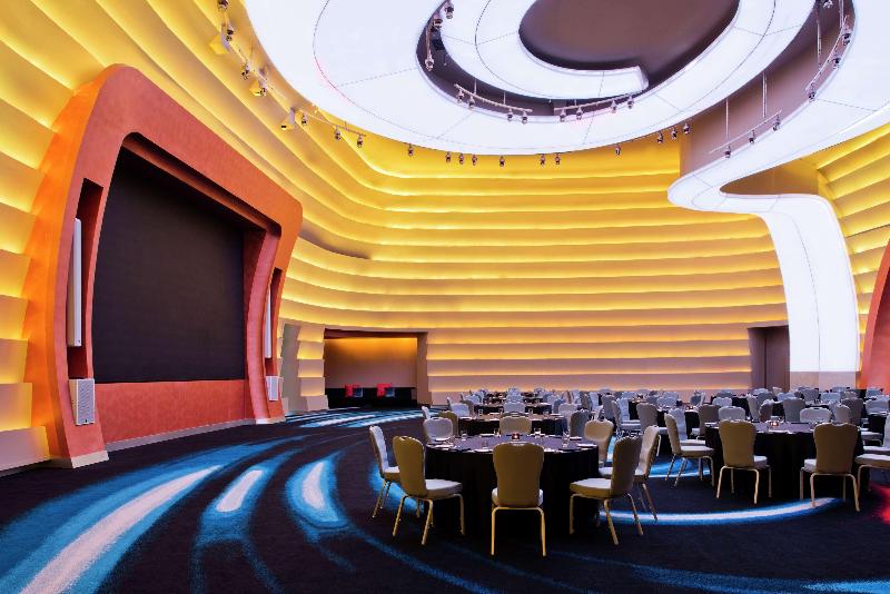 V Hotel Dubai, Curio Collection by Hilton - Restoran