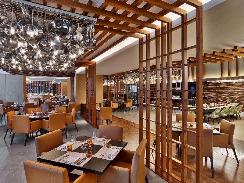 V Hotel Dubai, Curio Collection by Hilton - Restoran