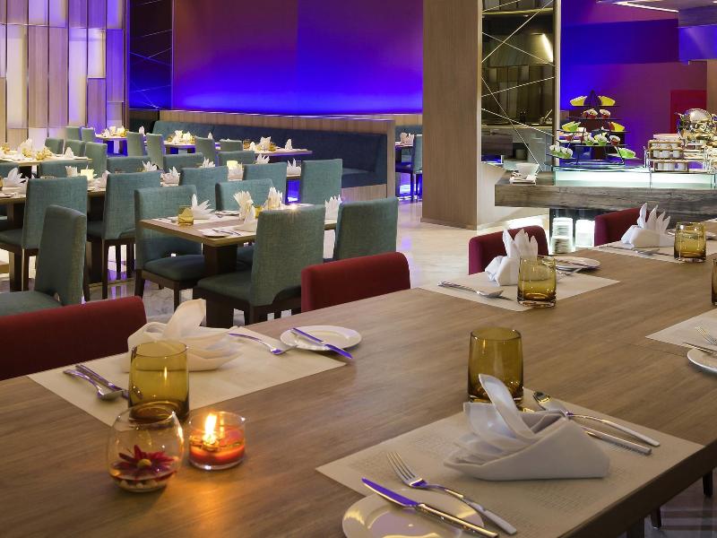 Novotel Makassar Grand Shayla - Restoran