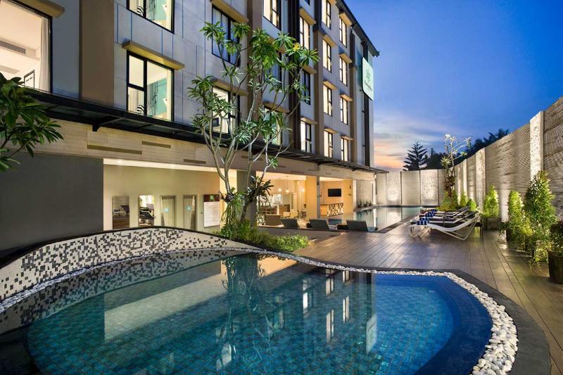 Kamaniiya Hotel Petitenget - Havuz