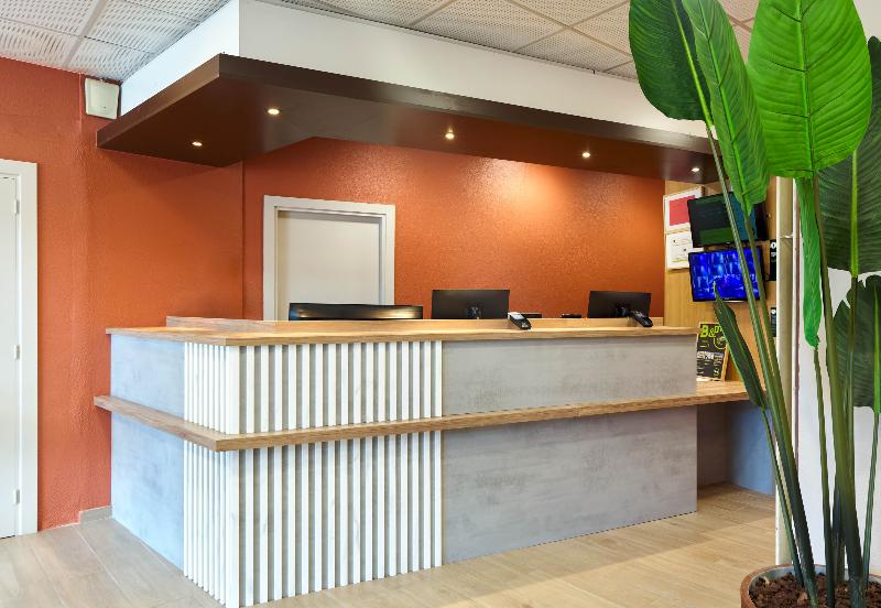B&B HOTEL Paris Porte De La Villette - Lobi