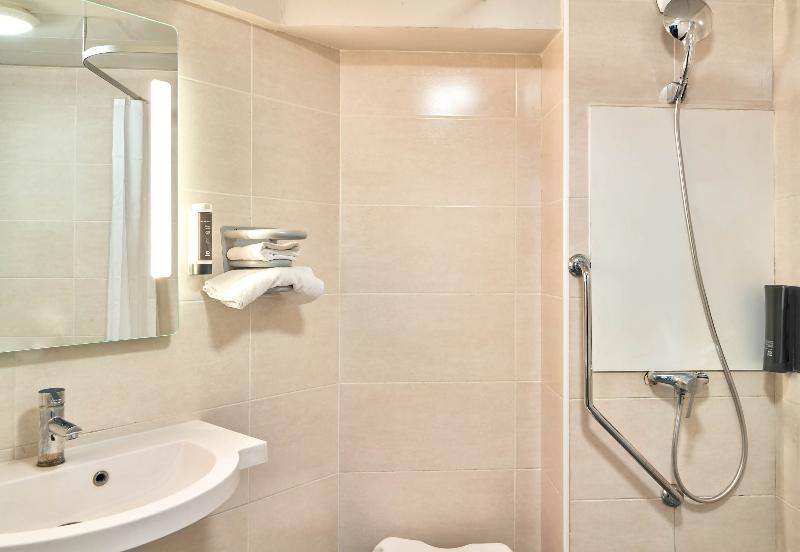 B&B HOTEL Paris Porte De La Villette - Oda