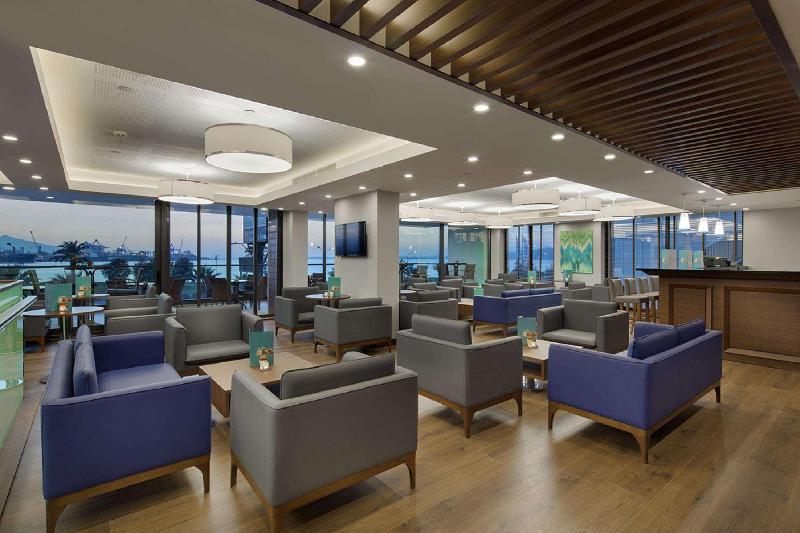 Hilton Garden Inn Izmir Bayrakli - Bar