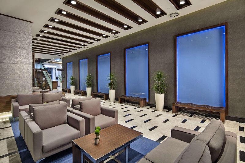 Hilton Garden Inn Izmir Bayrakli - Lobi