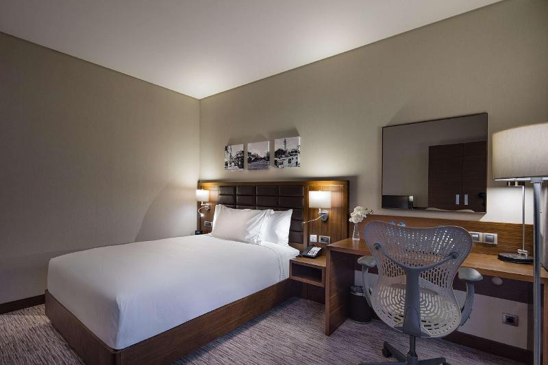 Hilton Garden Inn Izmir Bayrakli - Oda