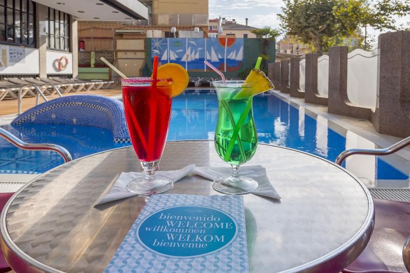 Hotel Checkin Garbí - Teras