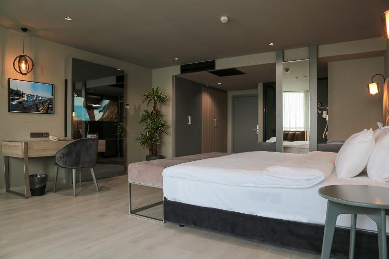 Pasaport Pier Hotel - Oda