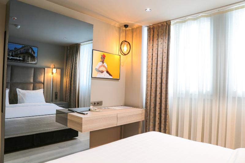 Pasaport Pier Hotel - Oda