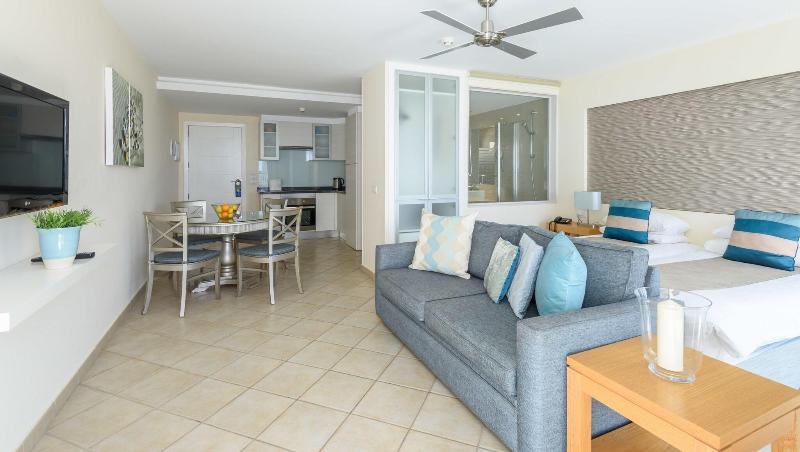Pearly Grey Ocean Club - Oda