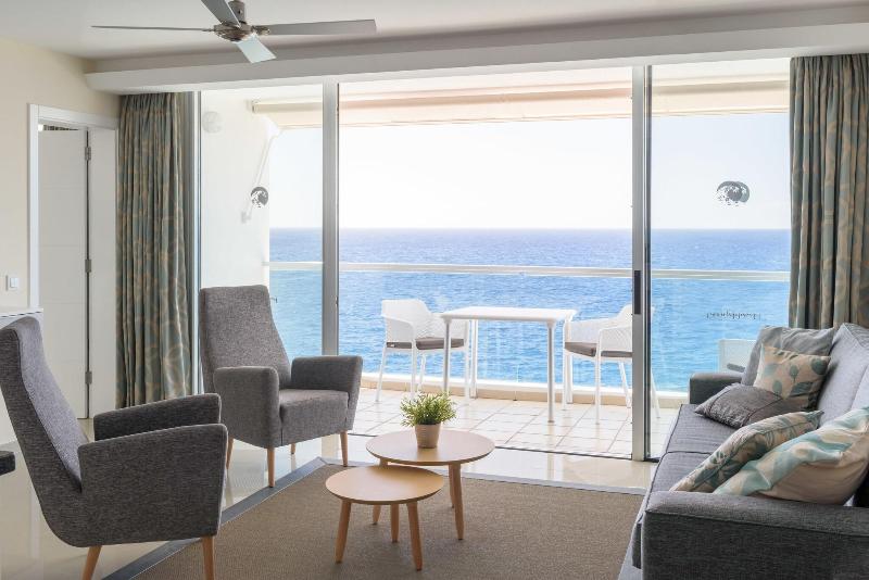 Pearly Grey Ocean Club - Oda