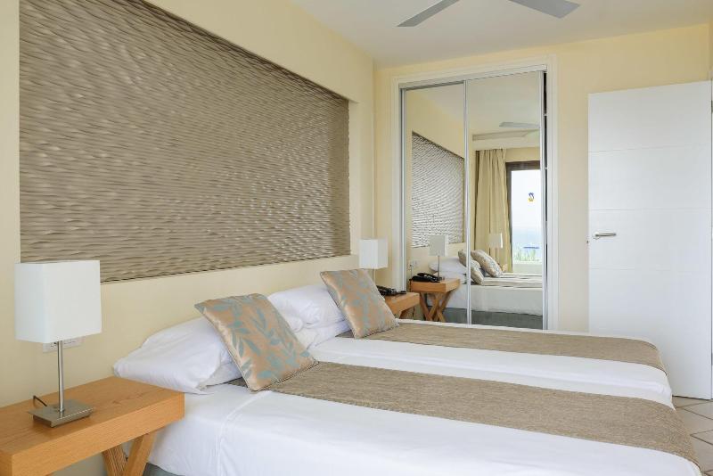 Pearly Grey Ocean Club - Oda