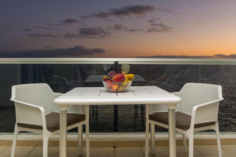 Pearly Grey Ocean Club - Teras
