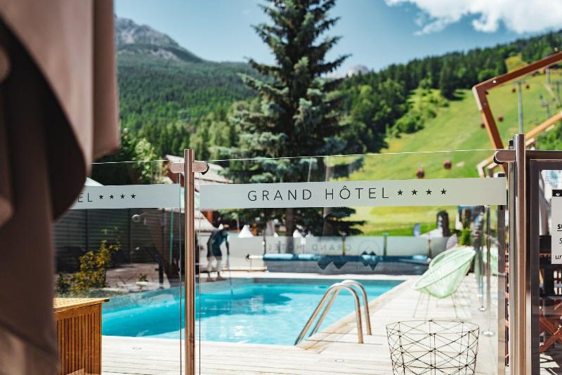 Grand H tel & Spa NUXE Serre Chevalier - Havuz