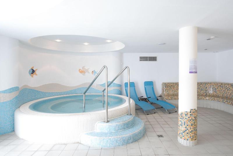 Aparthotel Kalma - Havuz