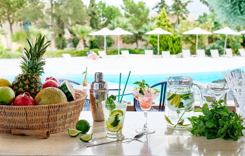 Village Heights Resort - Bar