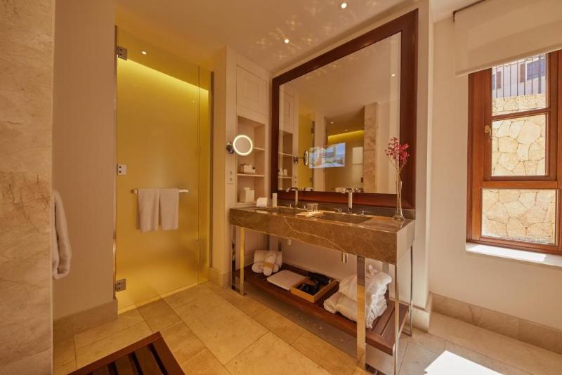 Cap Vermell Grand Hotel - Oda