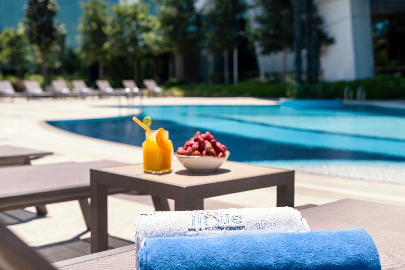 Elite World Grand İstanbul Basın Ekspres Hotel - Havuz