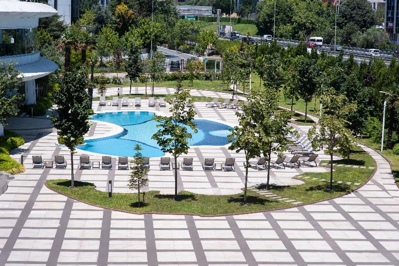 Elite World Grand İstanbul Basın Ekspres Hotel - Havuz
