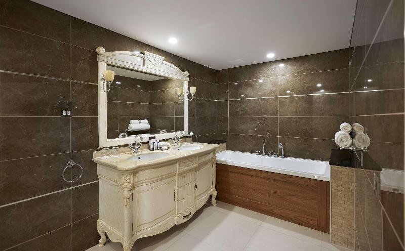 DoubleTree by Hilton Hotel & Spa Liverpool - Oda