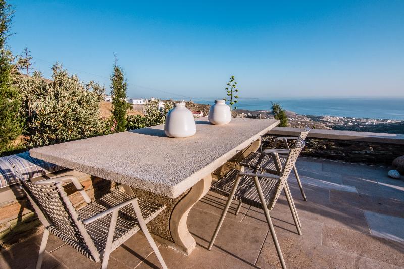 Aeolis Tinos Suites - Teras
