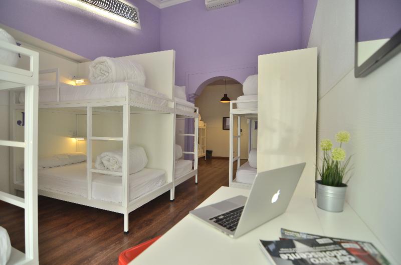 Far Home Atocha - Oda