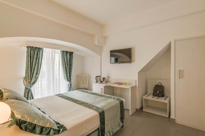 Trevi Palace Hotel - Oda