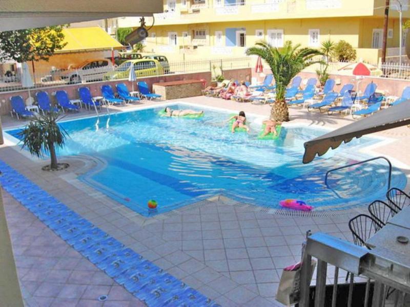 Semiramis Apartments - Havuz
