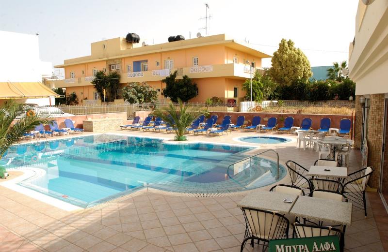 Semiramis Apartments - Havuz