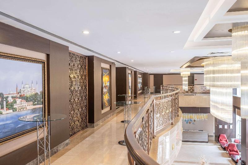 Clarion Hotel Istanbul Mahmutbey - Lobi