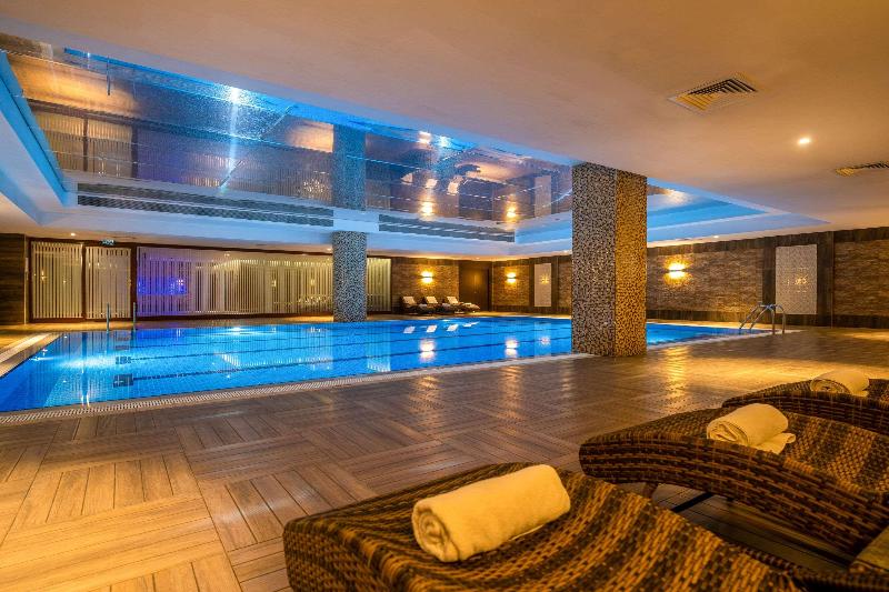 Clarion Hotel Istanbul Mahmutbey - Havuz