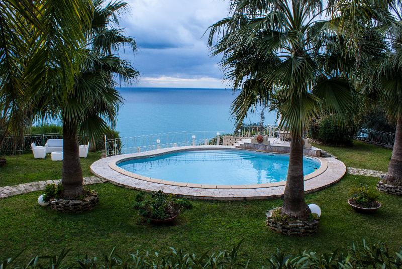Caposperone Resort - Oda