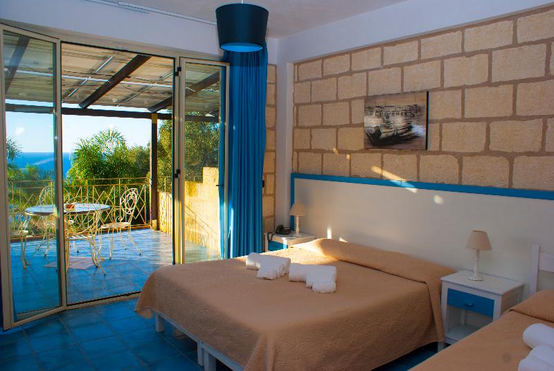 Caposperone Resort - Oda