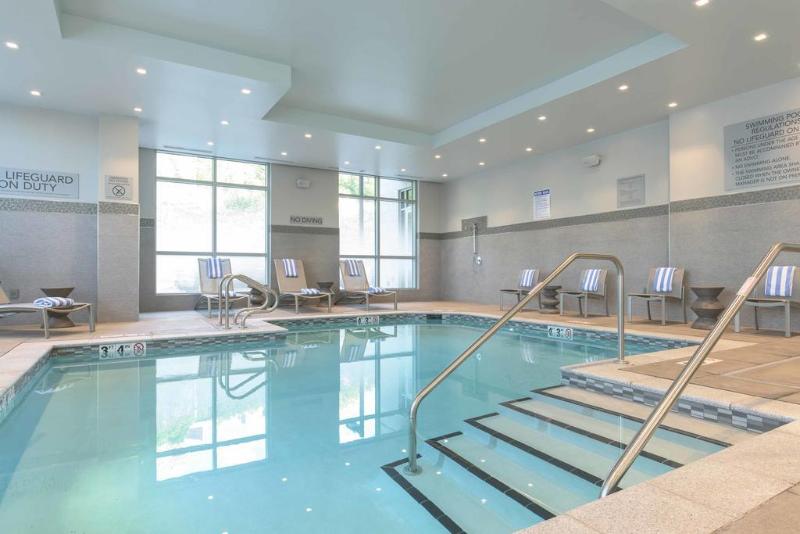 Courtyard by Marriott Edgewater NYC Area - Havuz