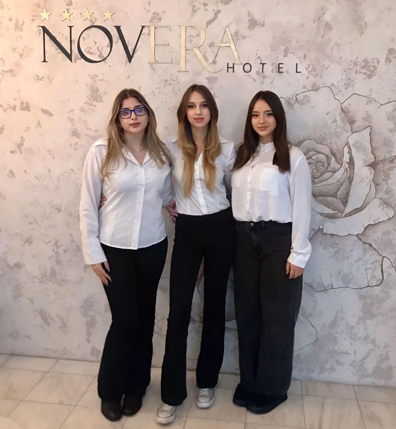 Hotel Novera - Lobi