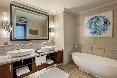 Four Seasons Hotel Abu Dhabi at Al Maryah Island oda fotoğrafı