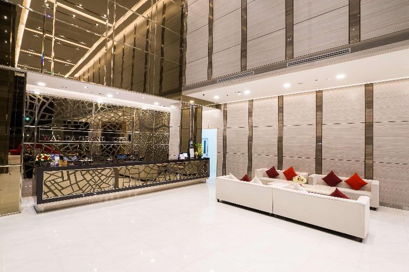 Best Western Plus Wanda Grand Hotel - Lobi