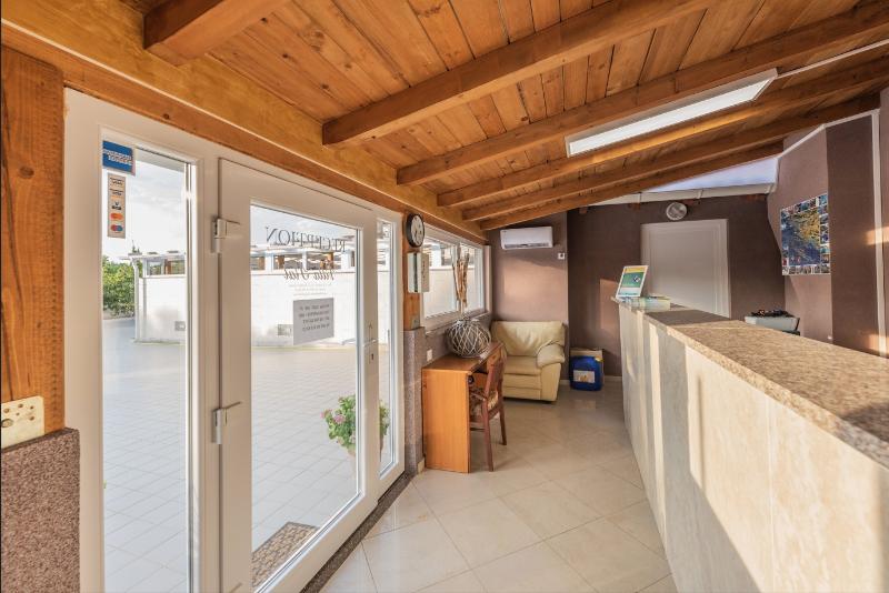 Aparthotel Plat - Lobi