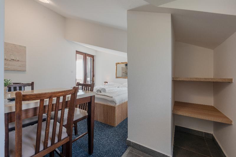 Aparthotel Plat - Oda