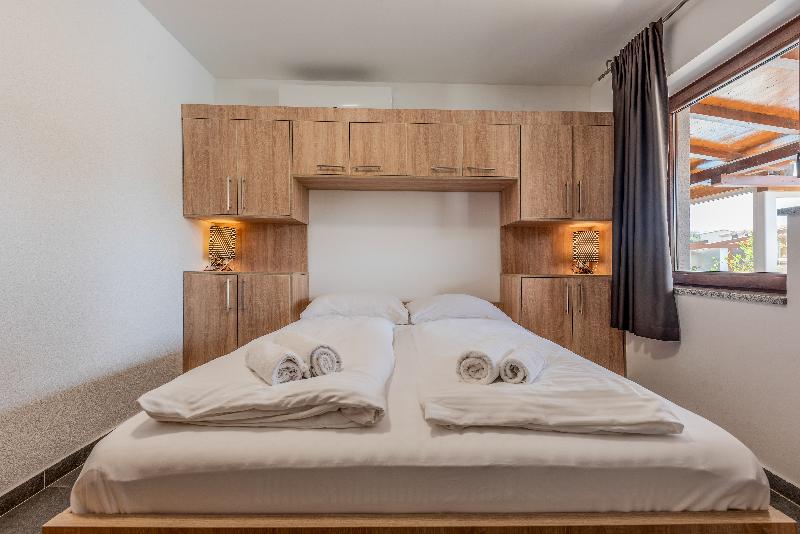Aparthotel Plat - Oda