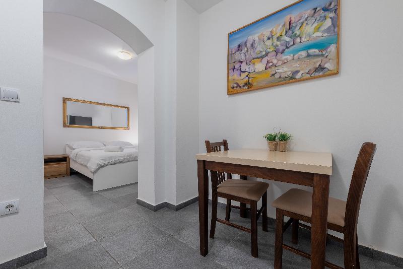 Aparthotel Plat - Oda