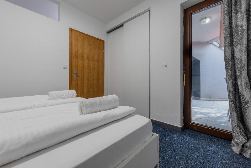 Aparthotel Plat - Oda