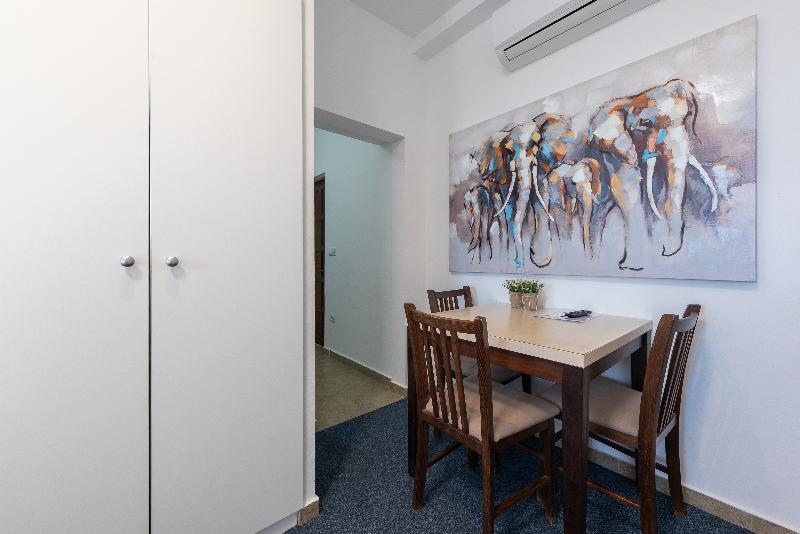 Aparthotel Plat - Oda