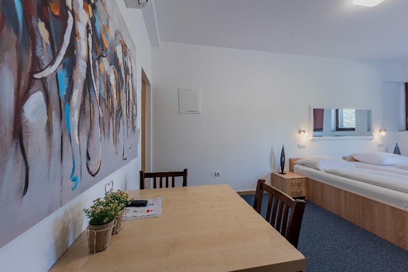 Aparthotel Plat - Oda