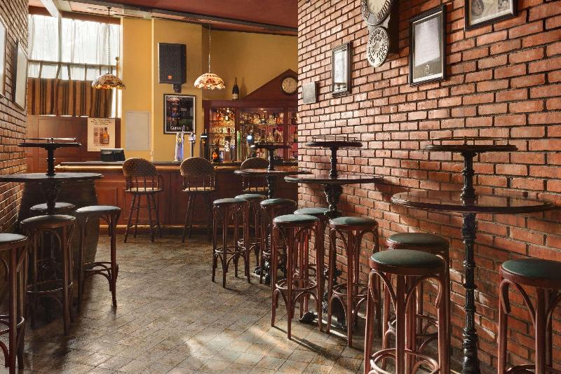 Howard Johnson Hotel Abu Dhabi - Bar
